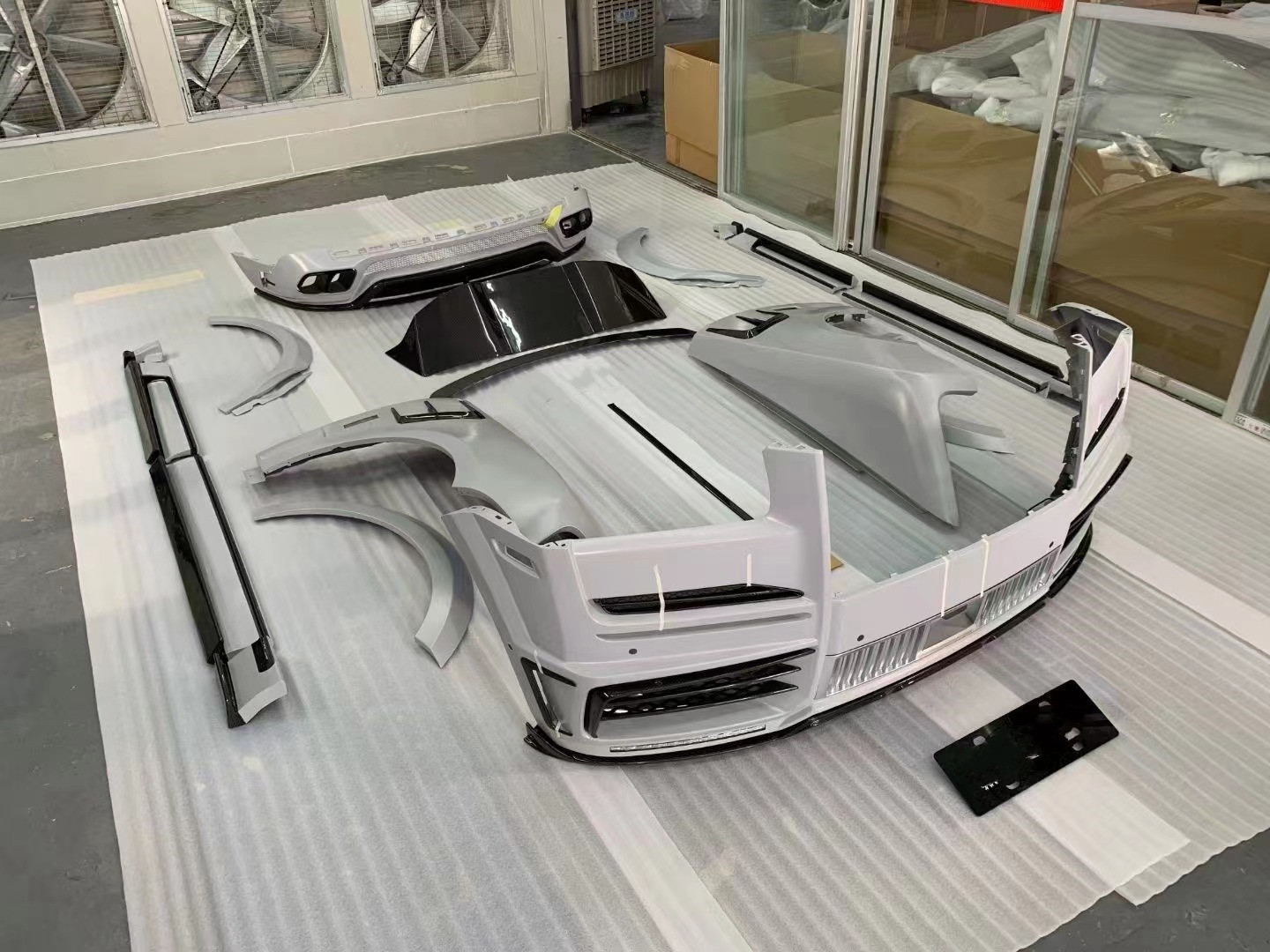 FRP Custom Wide Body Kits Rolls Royce Cullinan Bumper Engine Spoiler Widebody Kit