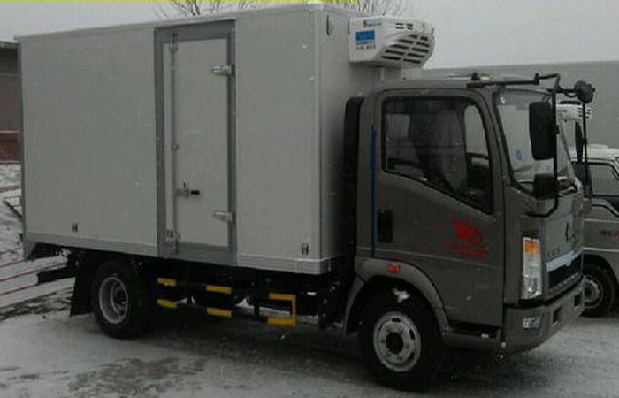 Vegetables / Fruits Refrigerated Delivery Truck 4X2 8 Tons with 140 HP Engine