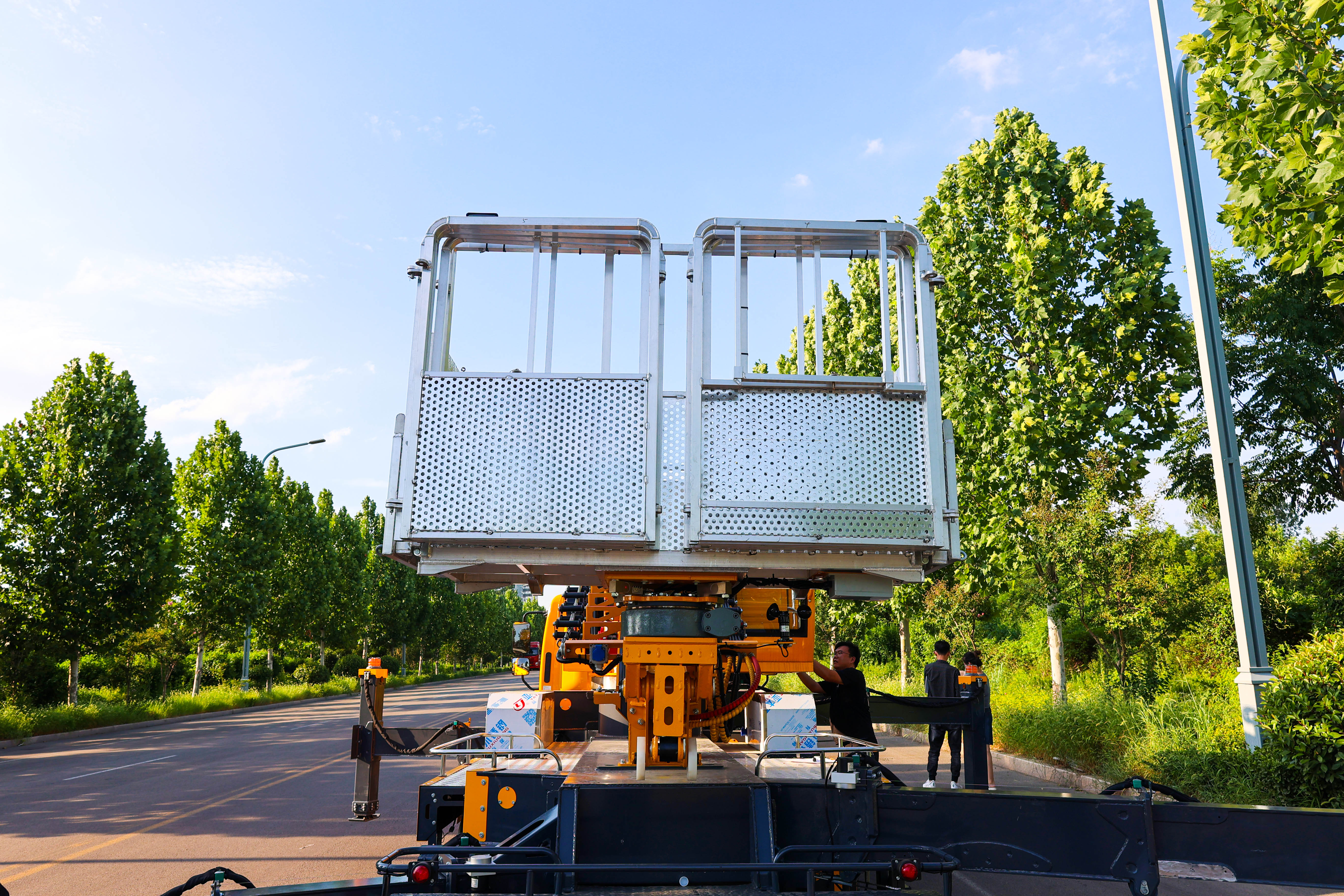 Hot Selling telescopic boom Lift 36m Aerial Working Platform Truck