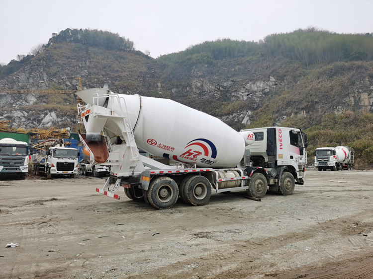Good Condition Sinotruk 10 Cbm Concrete Mixer Truck Used