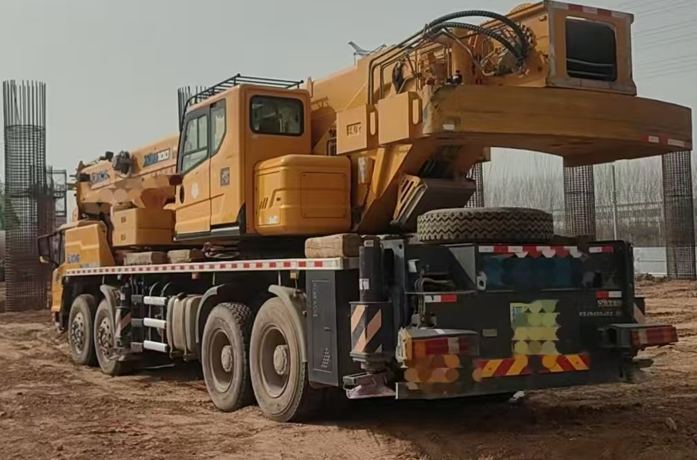 Used XC MG QY70KC 70ton Truck Crane Small Truck Crane Mobile Crane Truck Mounted Crane in Excellent for Sale