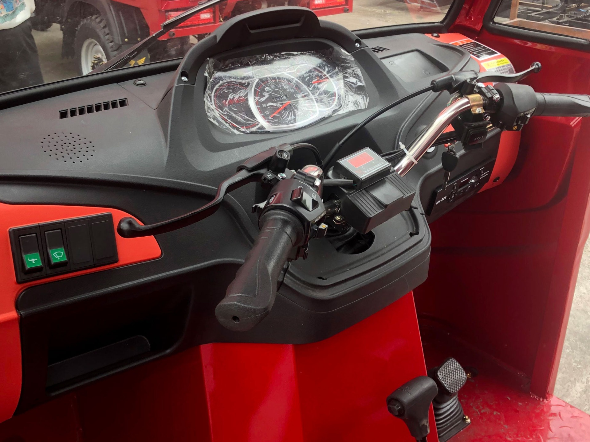 65 km/h Top Speed Diesel Semi Cab Cargo Tricycle Three Wheels Motorcycle 2021 Design
