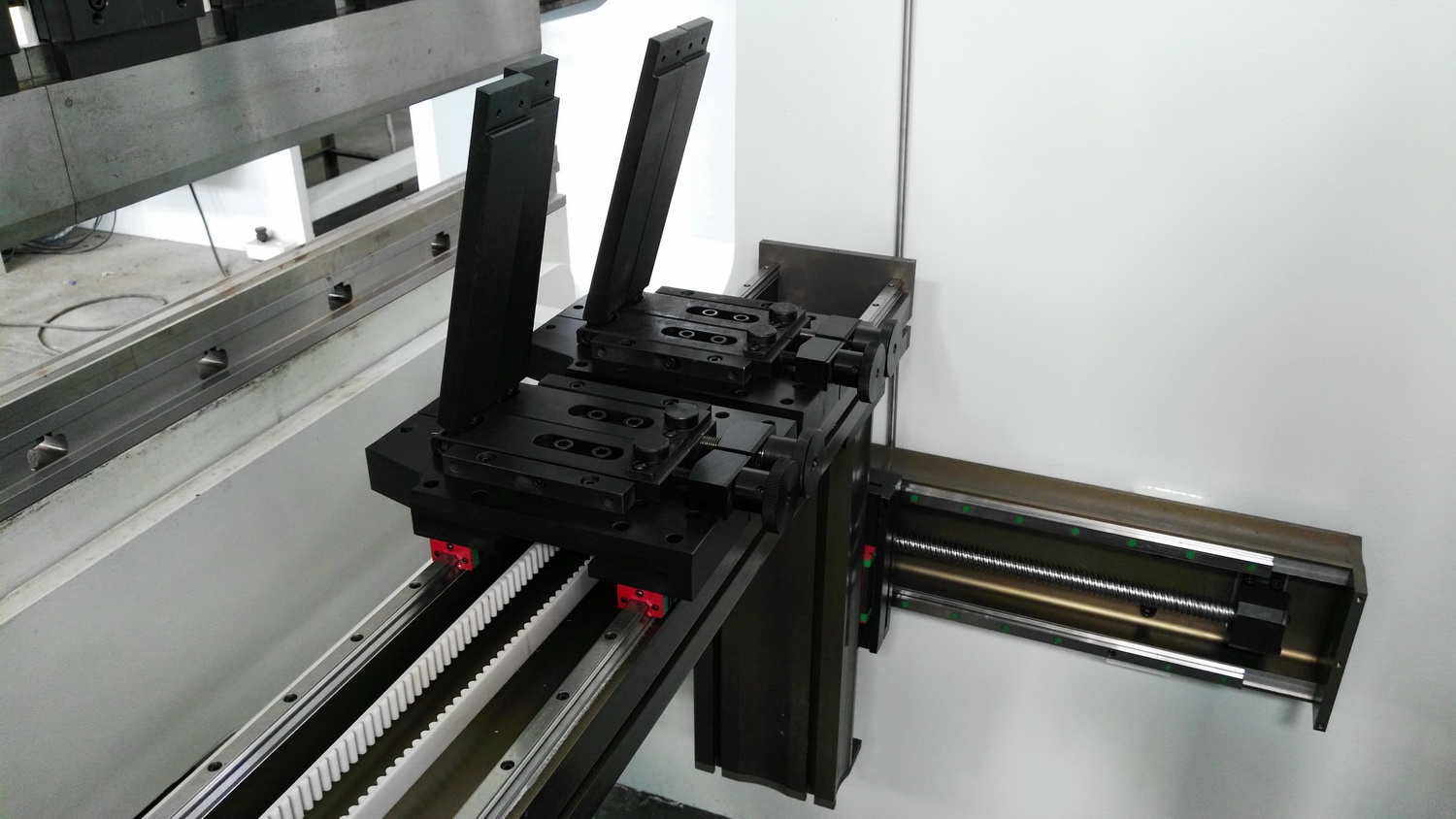4.1M Long CNC Mechanical Press Brake Machine 125T Bending Capacity SS Processing