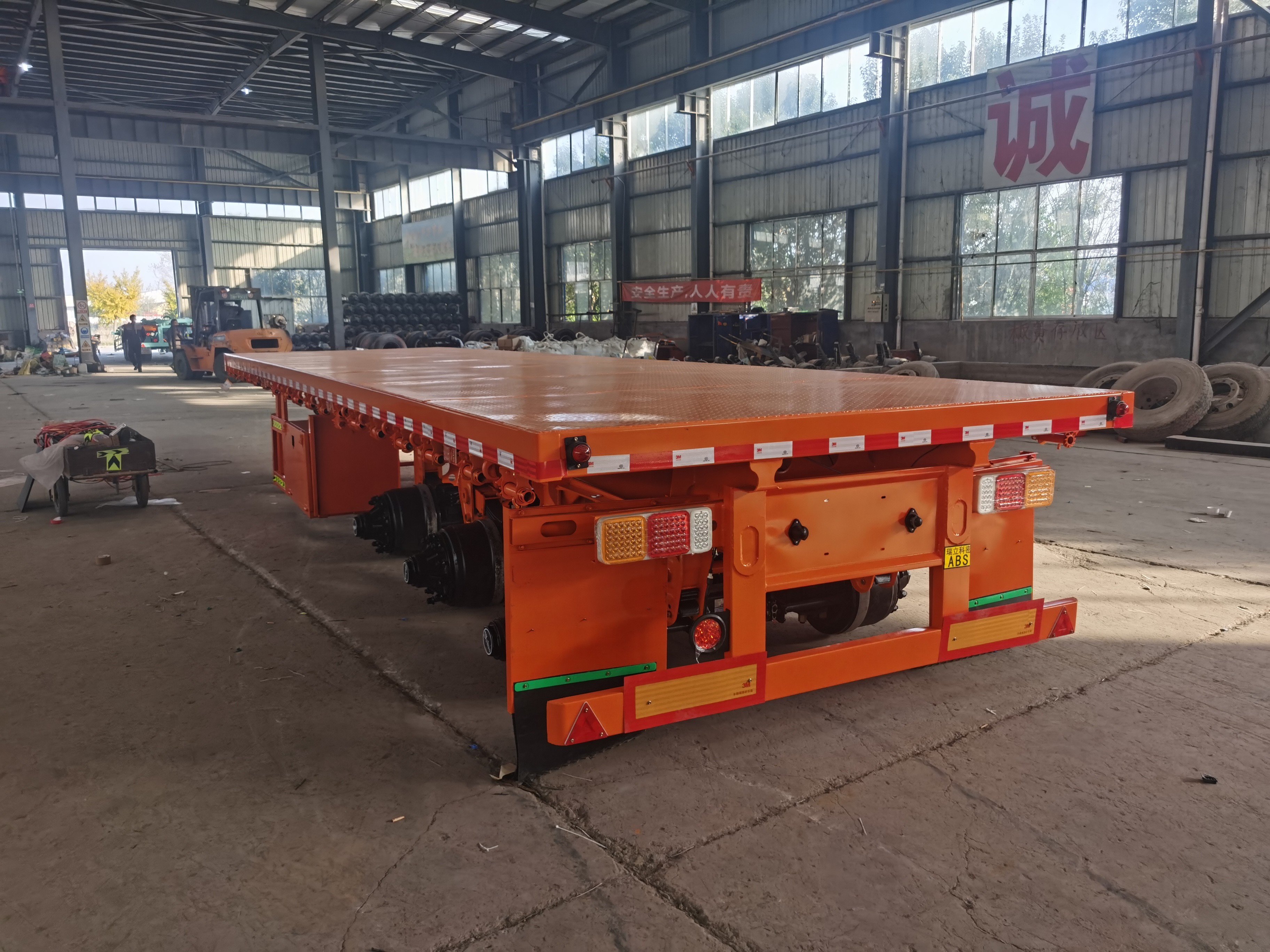 40 Ft 3 Axle Lowbed Semi Trailer Flat Bed Extendable Low Bed Trailer
