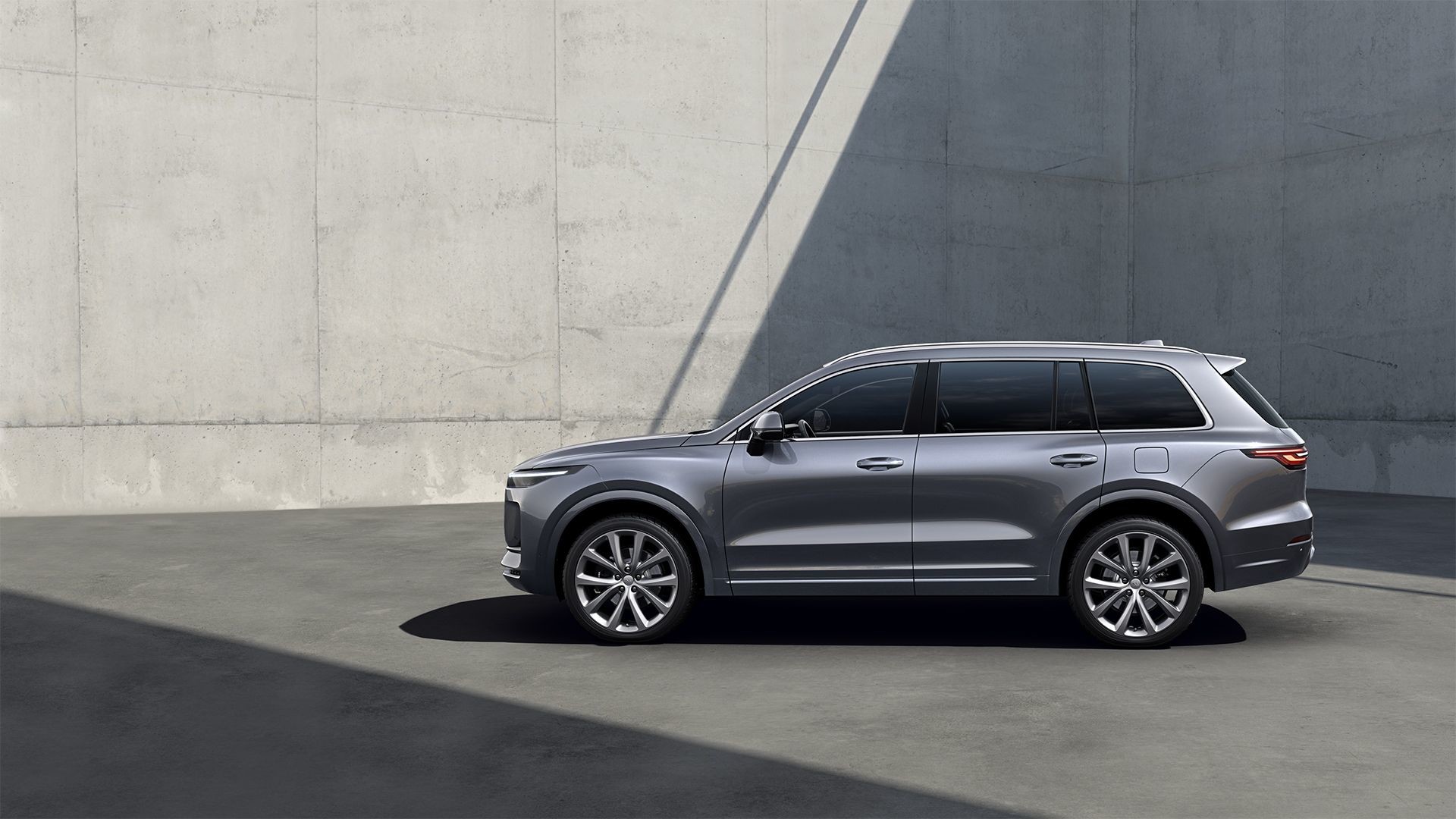 220km/h Plug In Hybrid SUV 700Km Range Four Screens Six Seater Electric Car
