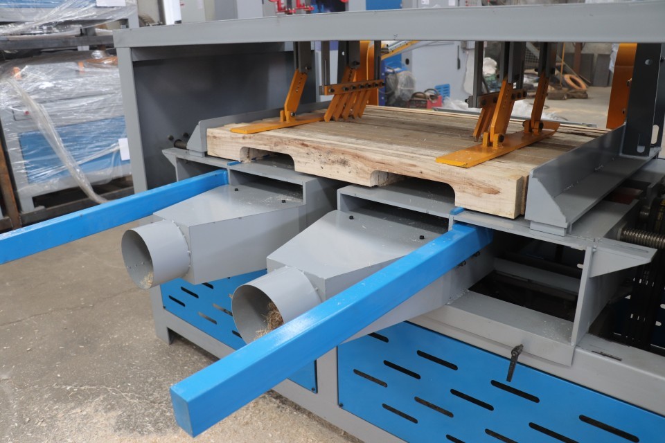 Pneumatic Pallet Nailing Table, Stringer Wood Pallet Nailing Machine, Pallet Making Machine