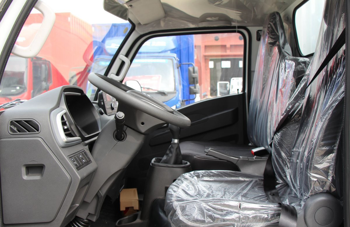 Van Cargo Truck SAIC Mini Truck 13.5m³ Box Single Cab Leaf Spring Diesel Engine For Africa