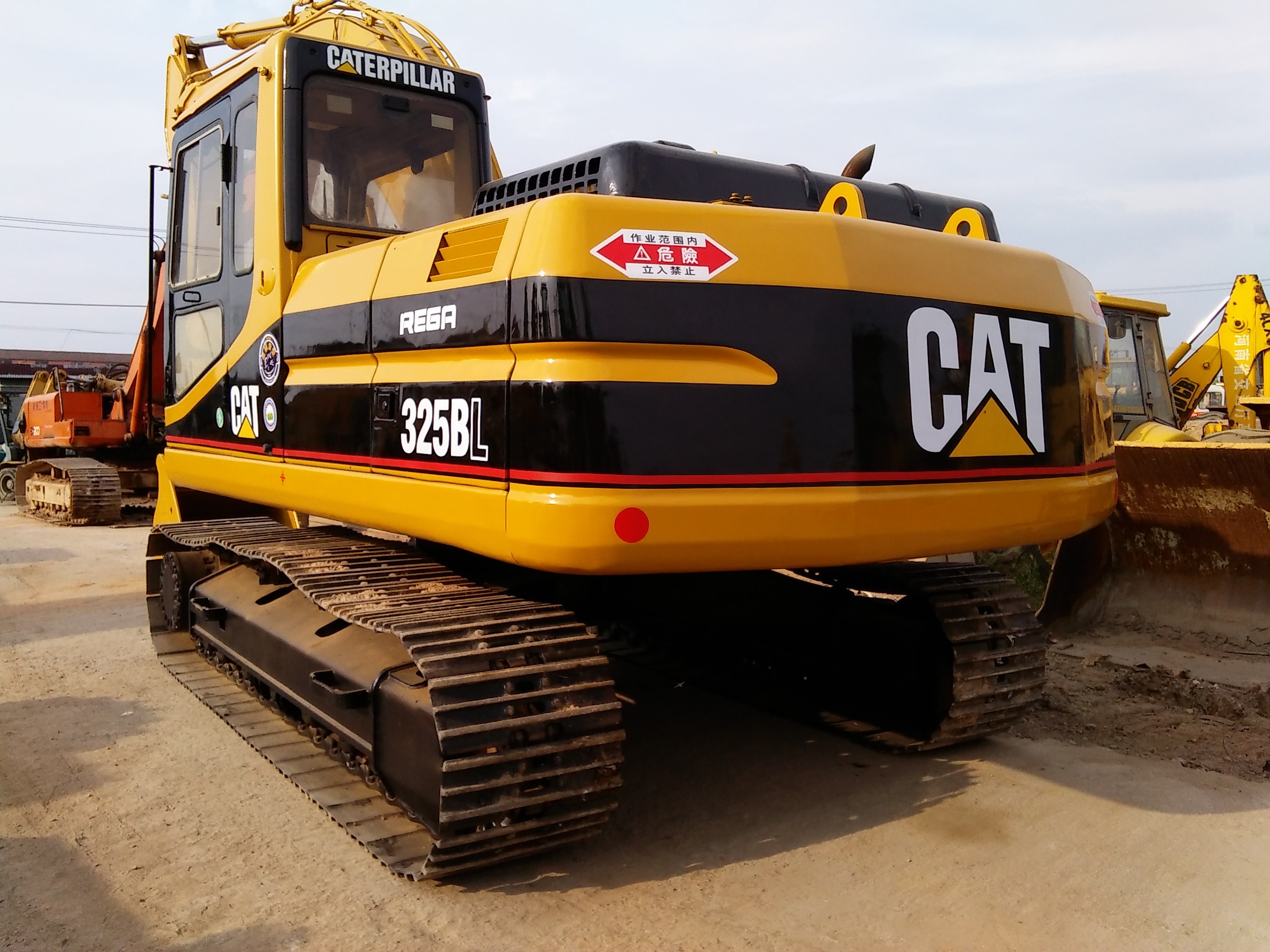 Used 325BL 320BL 330BL EX200 Crawler Excavator , Secondhand Cheap Japanese Hydraulic Digger Excavator