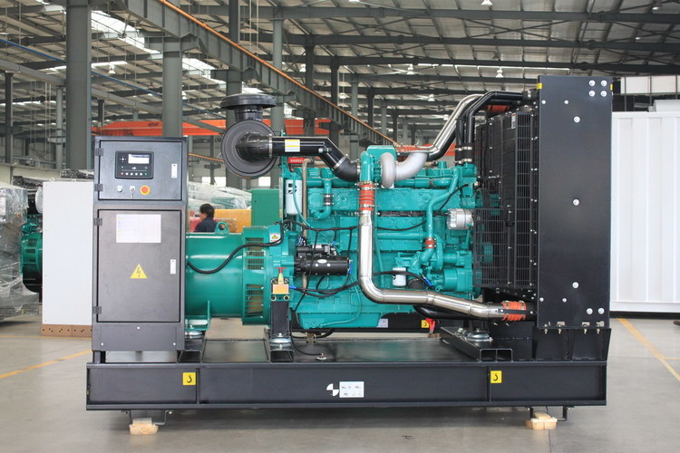 500kw 900A 3 Phase Cummins Diesel Generator Set KTA19-G8A