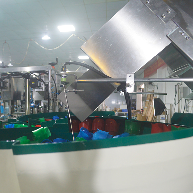 Guanhong Line Liquid Shampoo Filling and Sealing Machine with Labeling Accuracy ±1mm