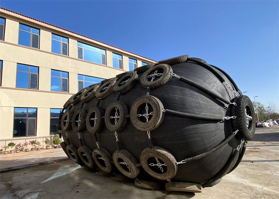 Marine Ship Yokohama Type Pneumatic Rubber Fender With Chain Net
