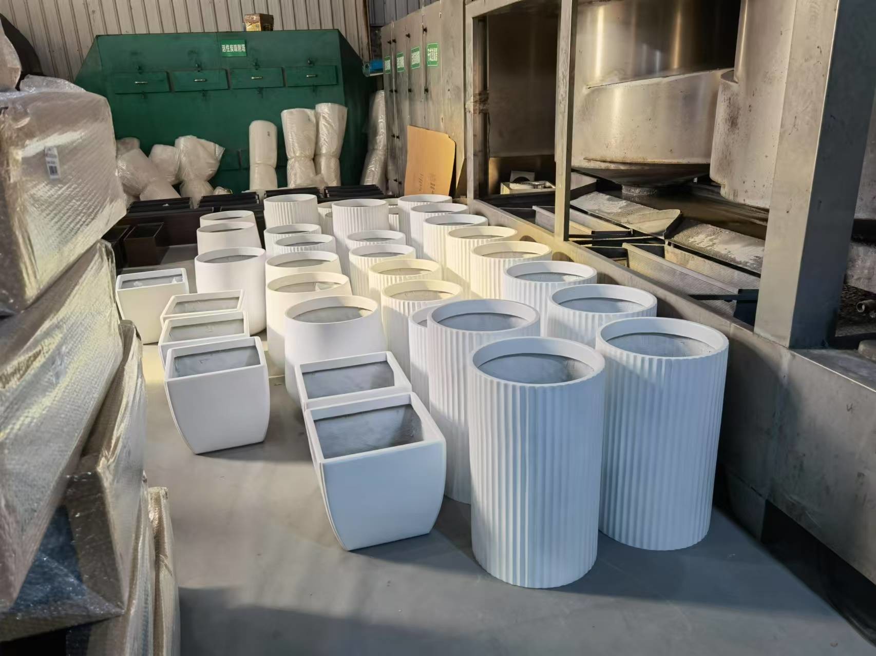 Round Shape Tall Large Fiberglass Flower Pots Customized Logo Printing Resin Fiberglass Plant Box