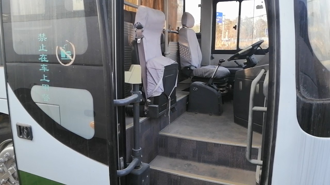 Customer's Requirement Euro 3 Emission Standard 60 Seater Luxury Diesel Coach Bus