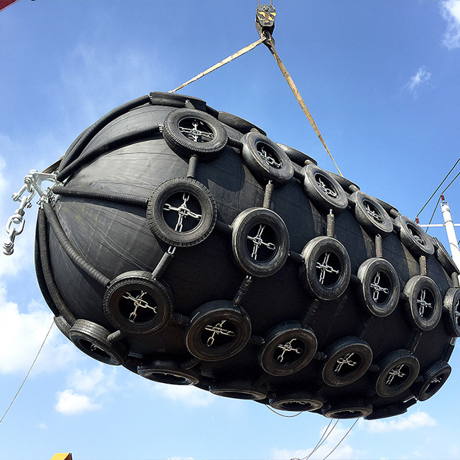 Durable Marine Pneumatic Rubber Fender Customized Color Protecting Ships