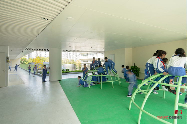 2 color Print Method Outdoor Square Amusement Facilities with Europe Regional Feature