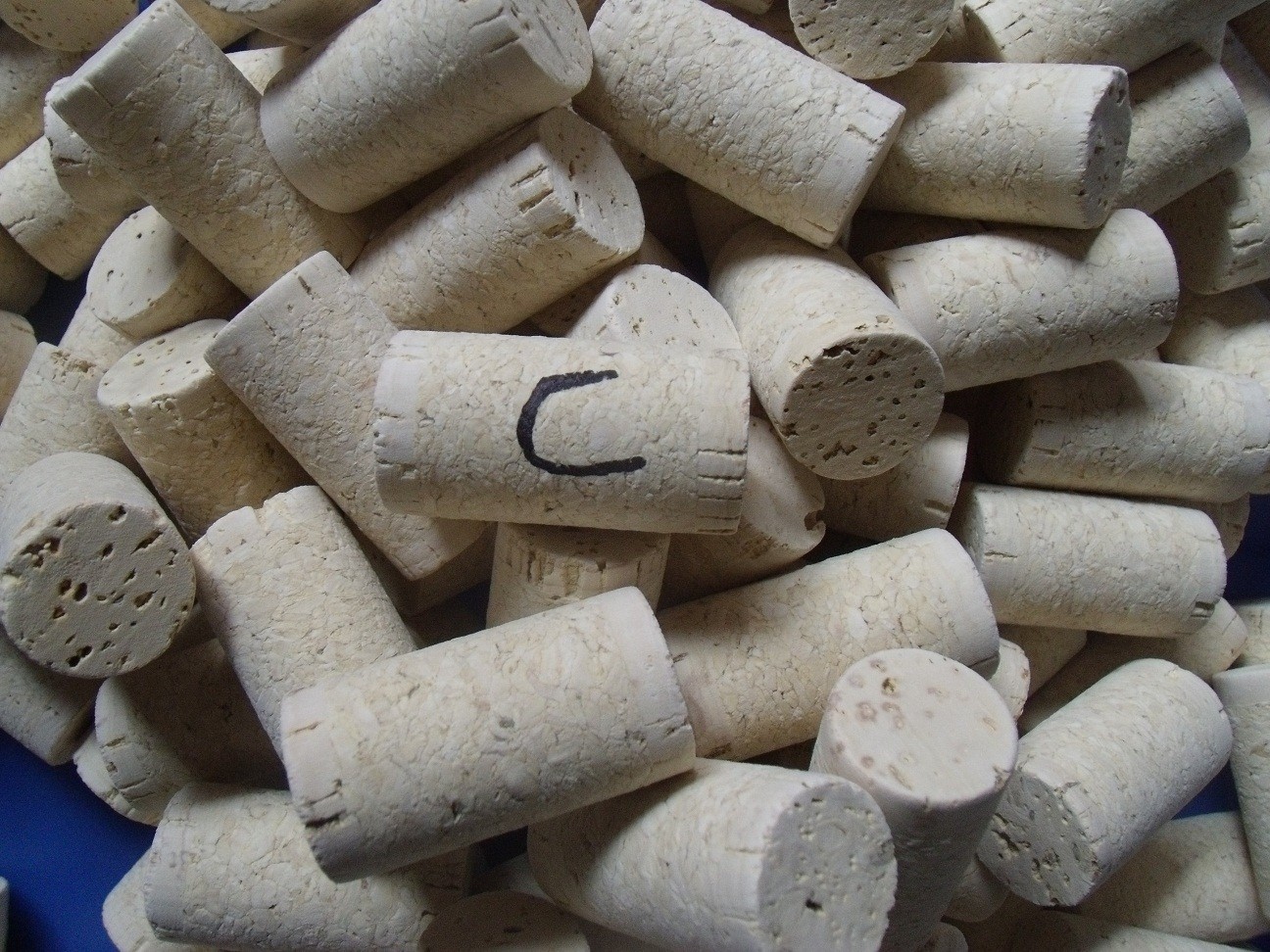 C Grade 1+1 Wine Cork Stopper & Champagne Cork 24*44MM with Fine Grain Agglomerated Cork Material