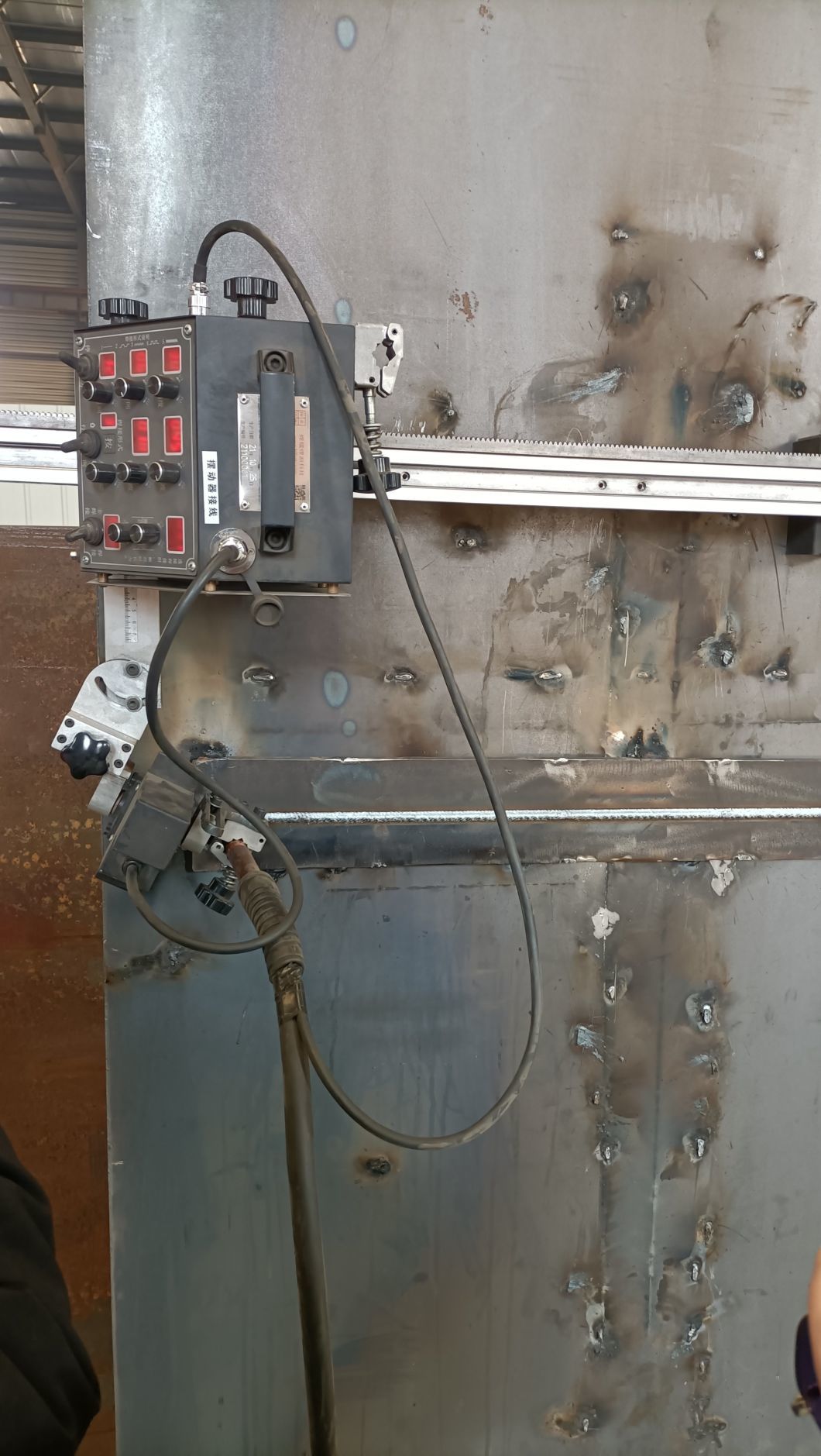Hot Sale Straight and Flexible Track Tank Welder with Magnetic Function