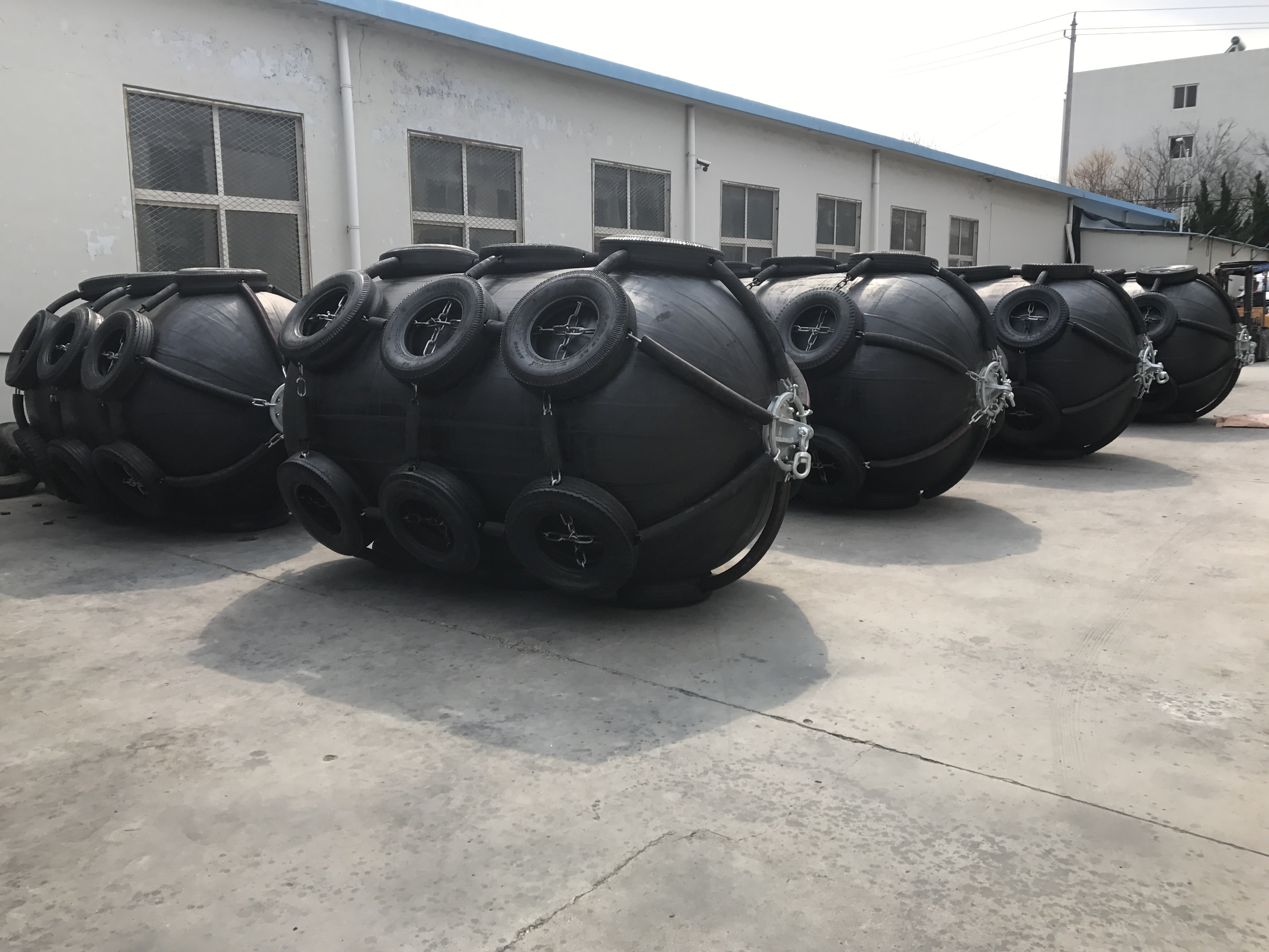 Customized Length Pneumatic Rubber Fender With Rubber Dipped Tyre Cord Fabric