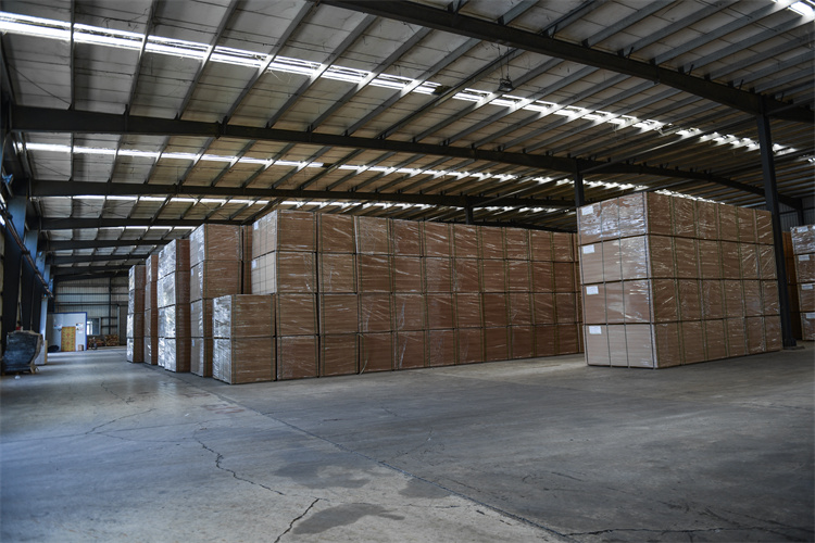 3mm 6mm Raw MDF Medium Density Fibreboard E0 For Wardrobe Door