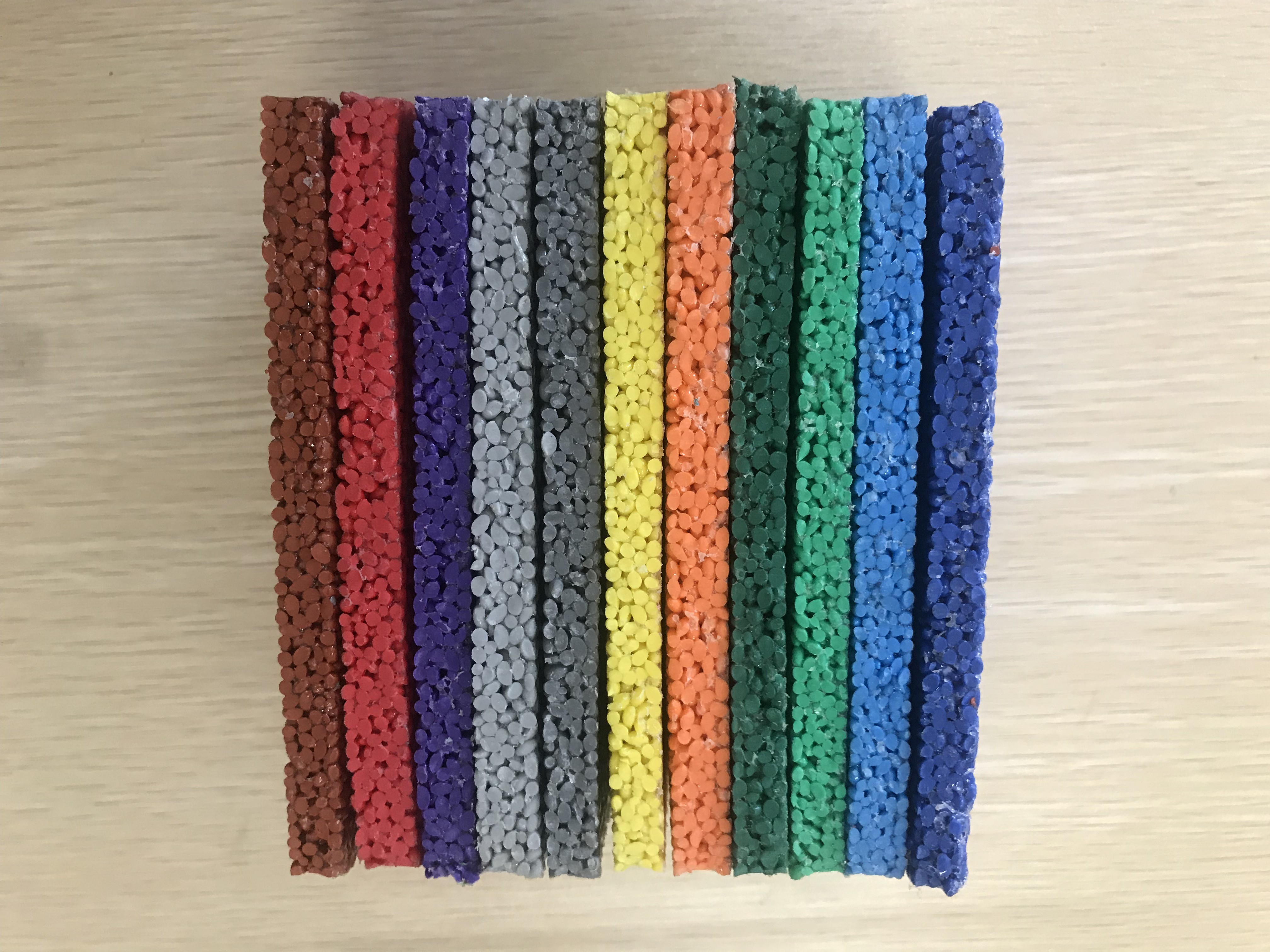 Moderate Elasticity Anti Ultraviolet Artificial Grass Colored Rubber Granules