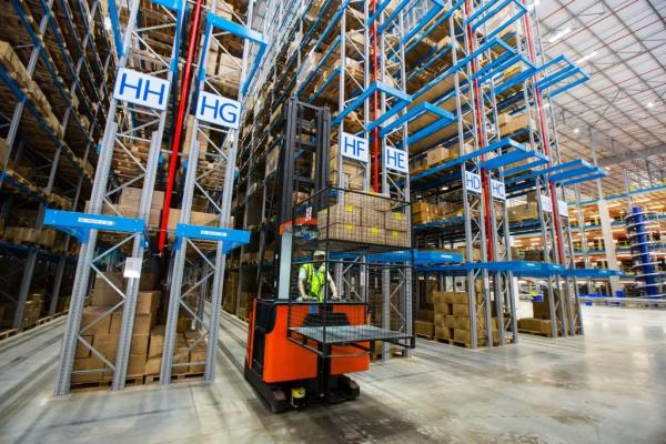 Cheap Industrial VNA Pallet Racking Very Narrow Aisle Racking for sale