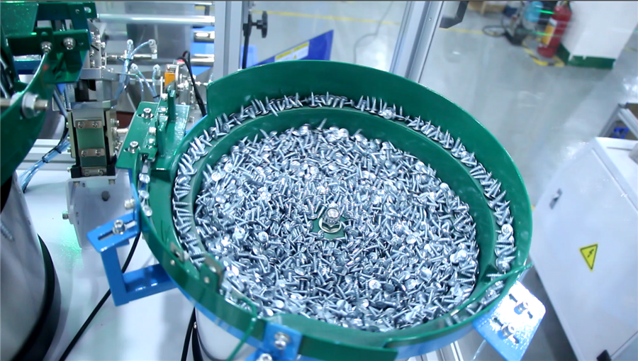 New Automatic Hardware Bolt Nail Screw Counting Toy Spare Parts Sachet Packing Machine With Two Vibrator Bowl