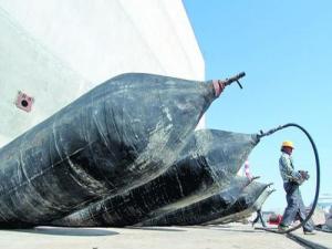 China 12 Layer Ship Lift Airbag Boat Lift Airbags 2.5m Dia 24m Length on sale