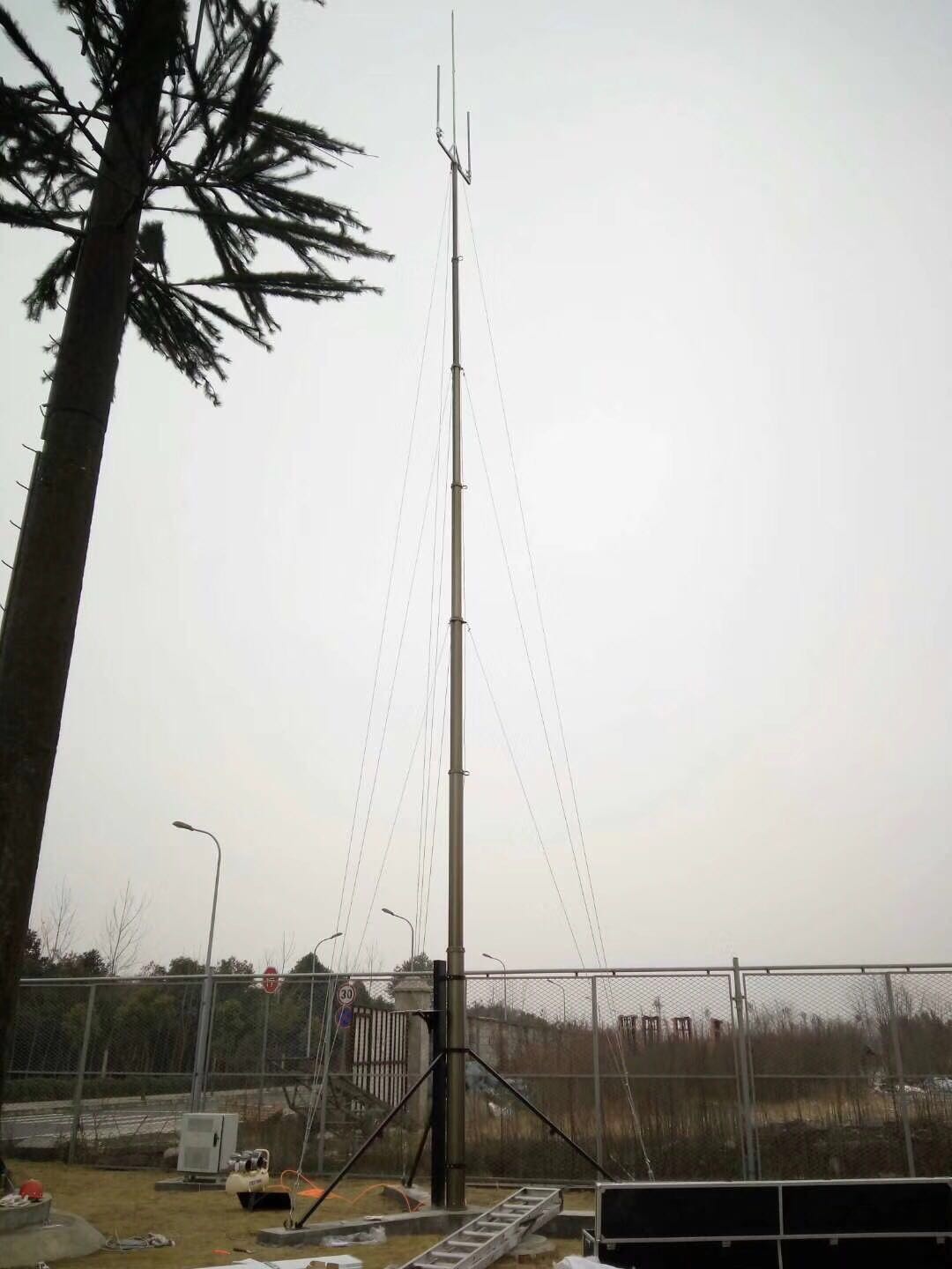 Mobile Pneumatic Telescopic Mast Pole Communication Antenna Equipment 1 Year Warranty
