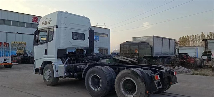 Second Hand Shacman 6 X 4 ADE X3000 With Normal Driver's Seat And Manual Transmission