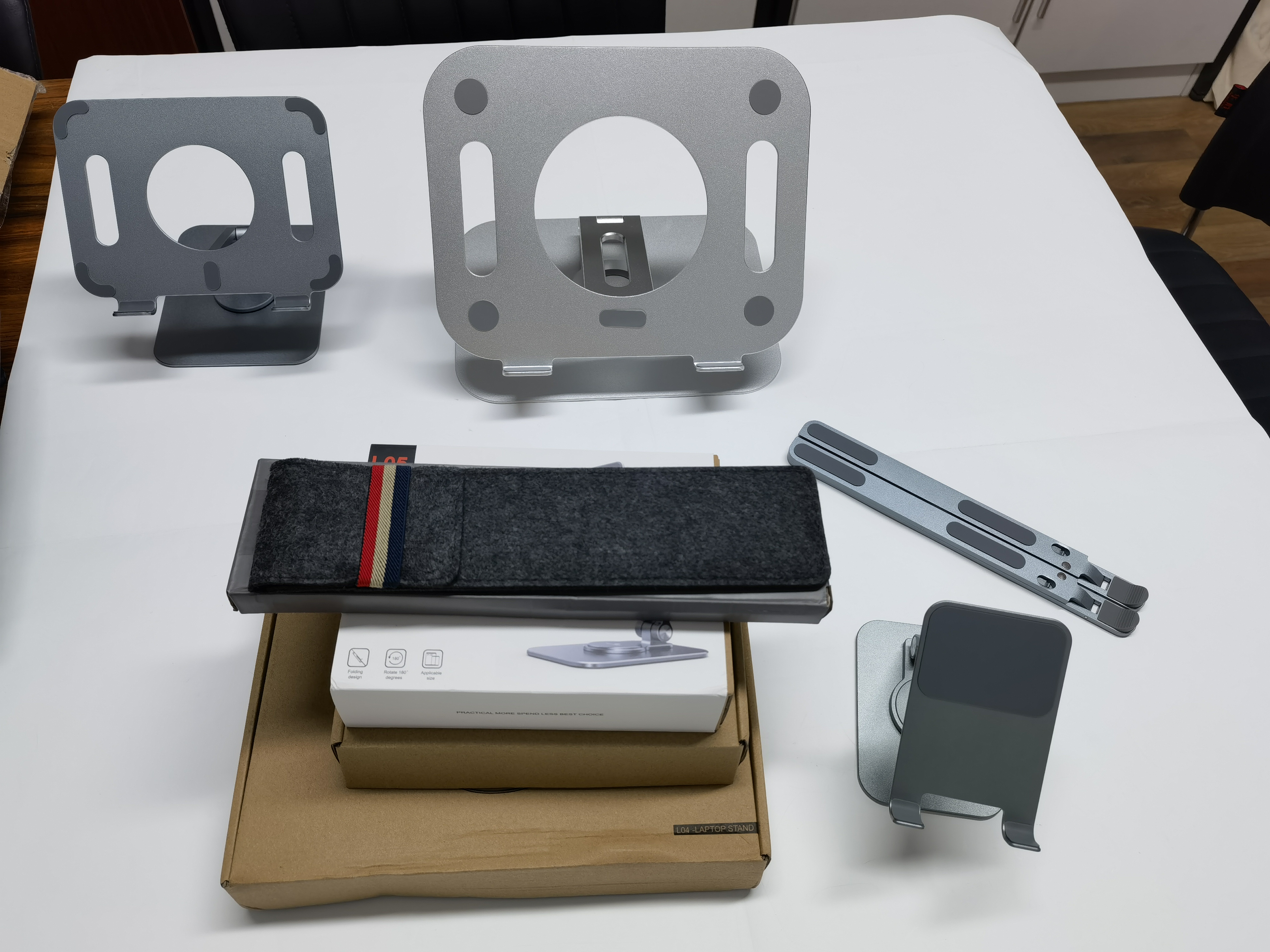 Beautiful Design Aluminum Alloy Material Tablet Stand in Modern 18*16*4.2cm with Stylish