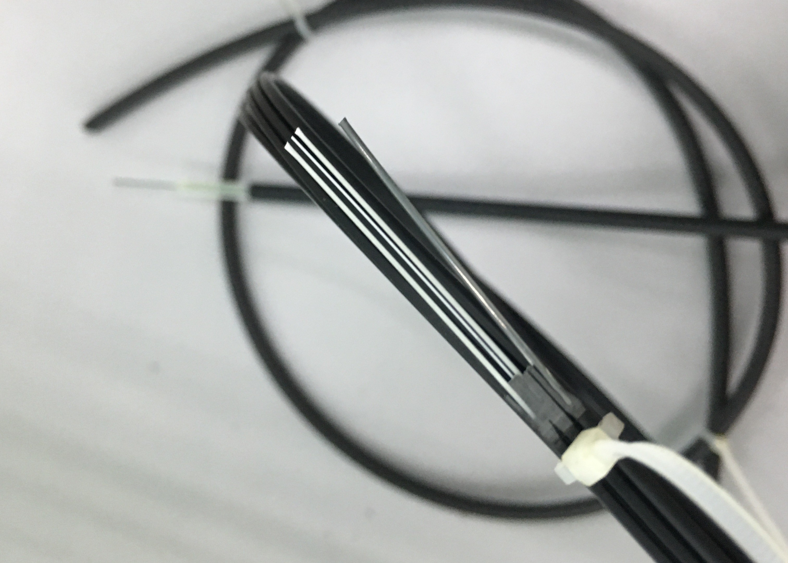Self Supporting G652D Outdoor FTTH Fiber Optic Drop Cable