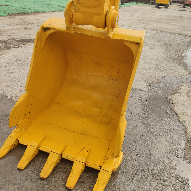 20 Ton Operating Weight Komatsu PC200 Excavator with Original Color Second Hand