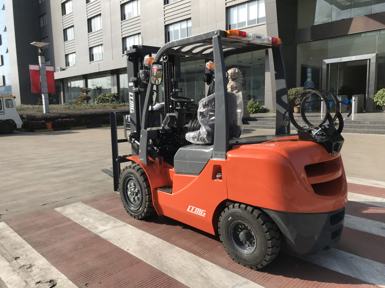 LTMG LPG Gas Forklift Truck 3.5 Ton , Full Free 2 Stage Mast Forklift Machine