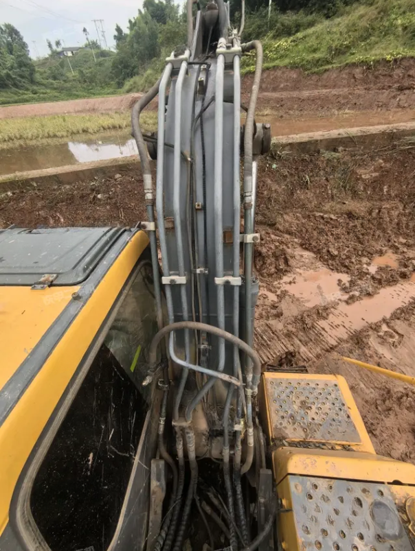 EC120 Cylinder Oil Pipe for Volvo Excavator Tube and Spare Parts from Manufacturing Plant