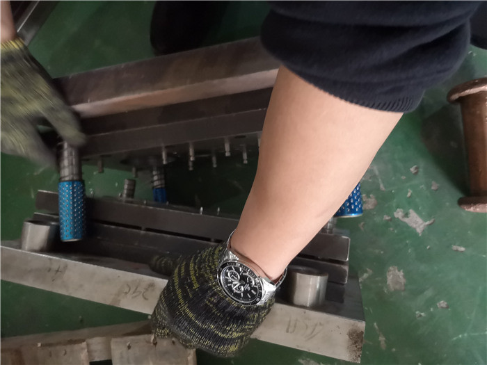 Stamped bearing housing roller fittings Stamped cast iron bearing tile box roller housing