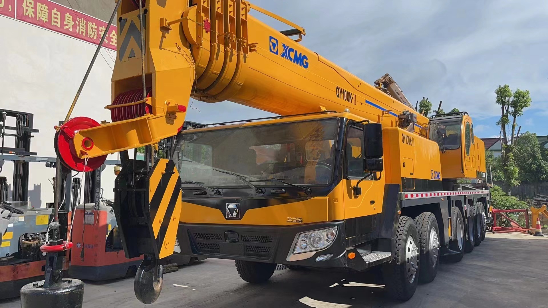 Chinese XCMG Crane QY100K 100 Ton Used Truck Cranes
