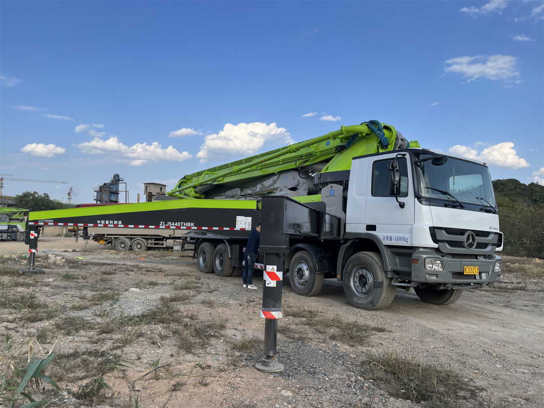 Cpbrothers Stock 2013 Top Renovated Condition Zoomlion 56m Truck Pump Concrete Pump Concrete Mixer for Sale at Low Price