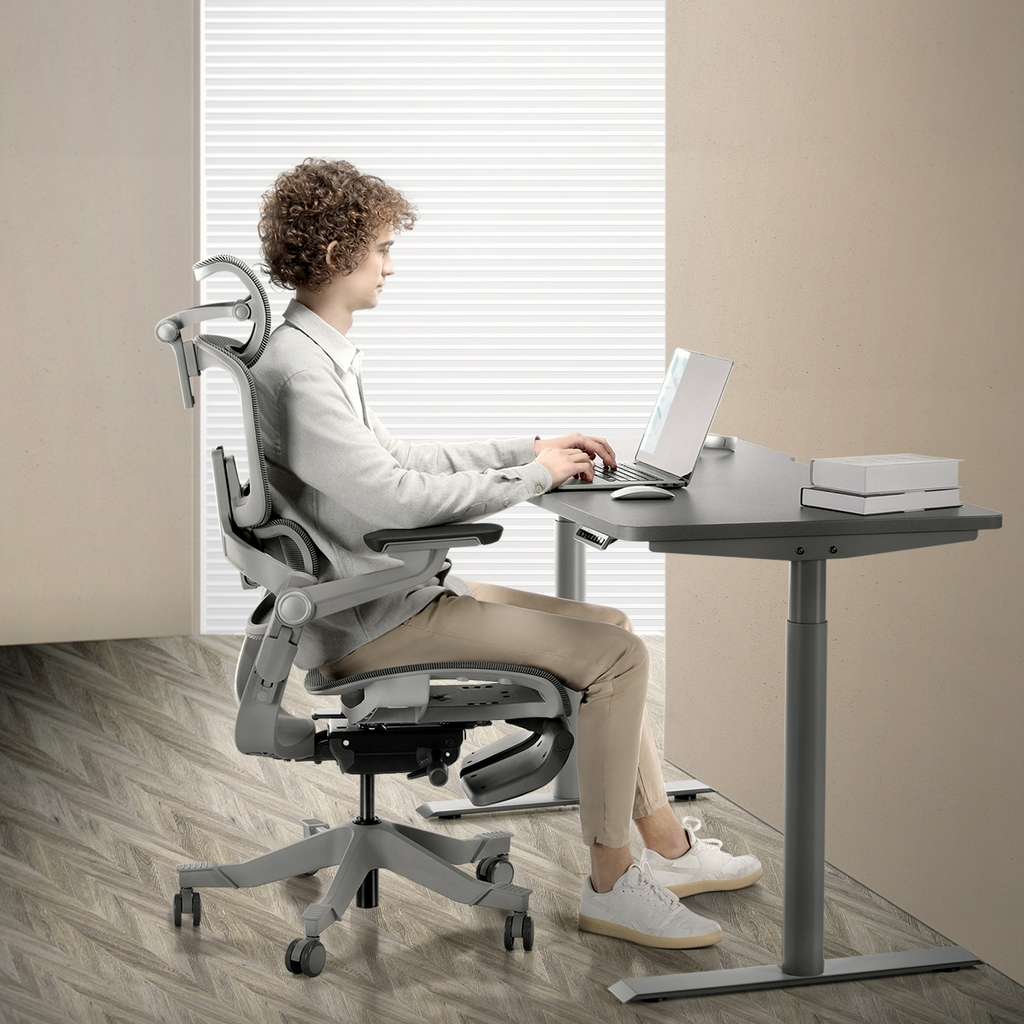 ISO9001/ISO14001 Certified Metal Boss Executive Swivel Chair with Adjustable Footrest
