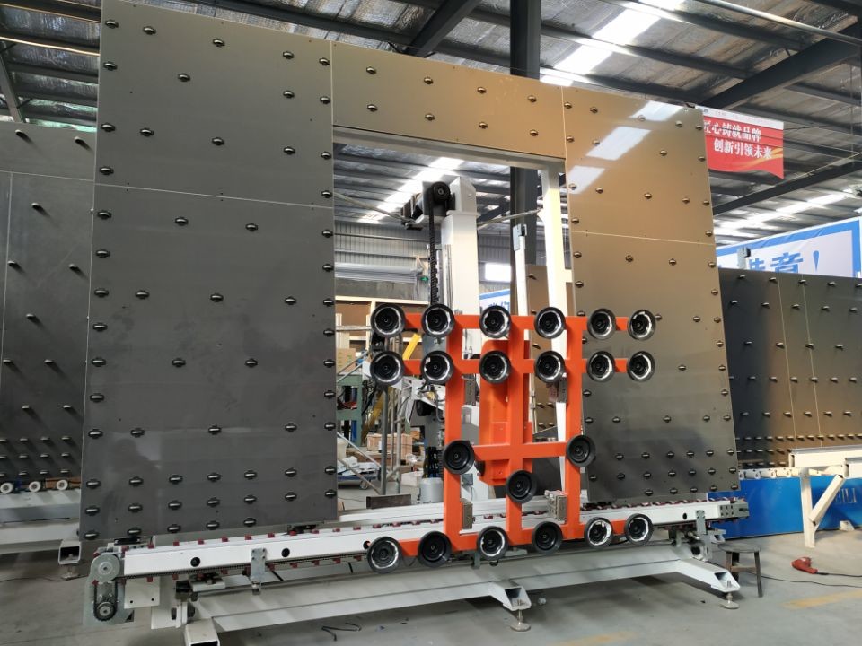 2650x2600x2900mm Glass Loading Machine Mitsubishi PLC Control 100L/Min Air Consumption
