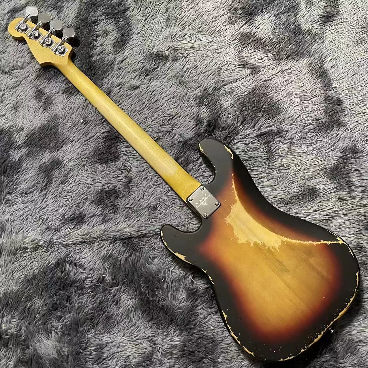 Custom 4 Strings P Precise Bass Guitar in Vintage Relic Finishing Accept Bass OEM