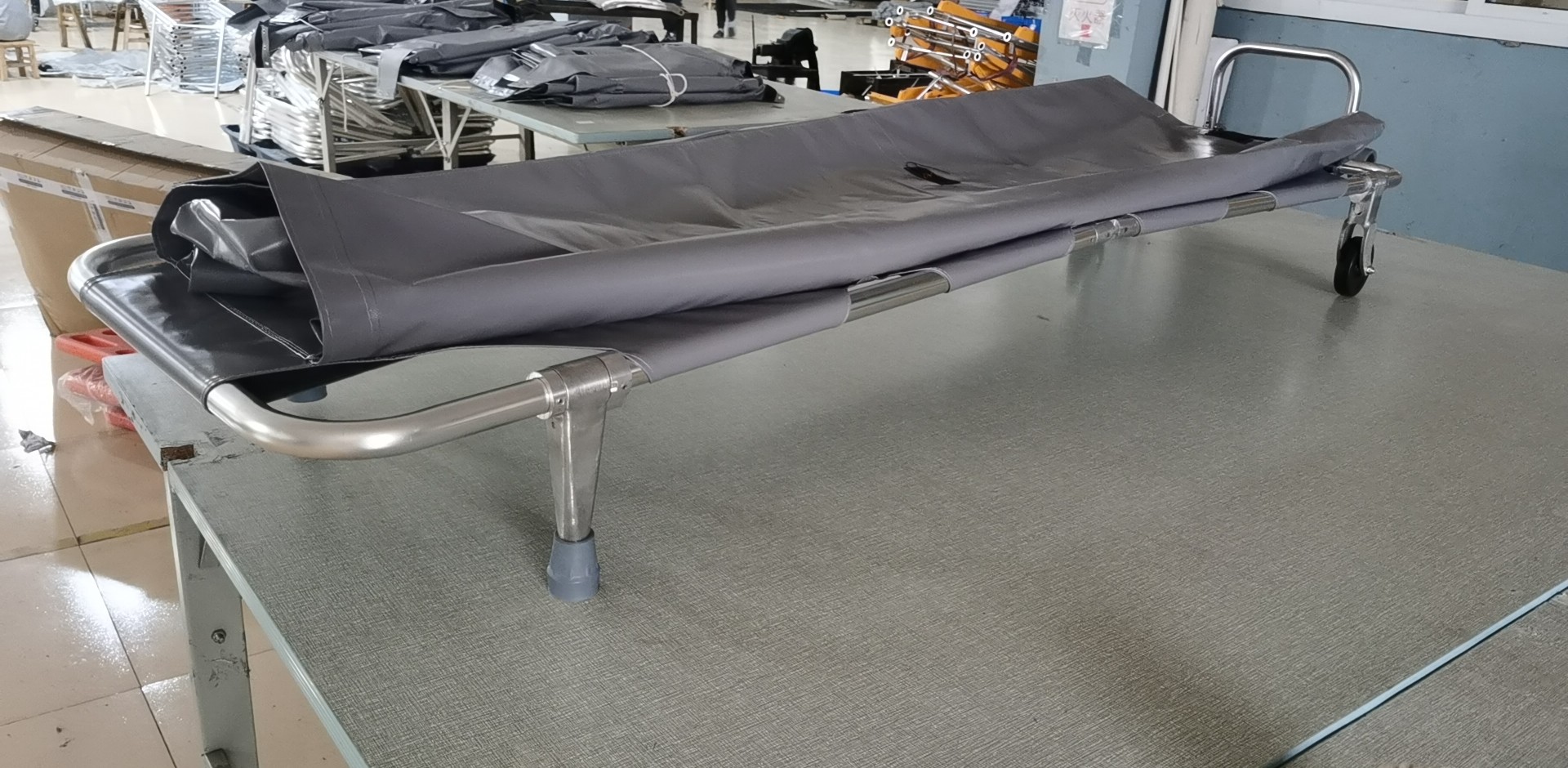 Emergency Folding Funeral Body Stretcher For Ambulance With Wheels Color Grey