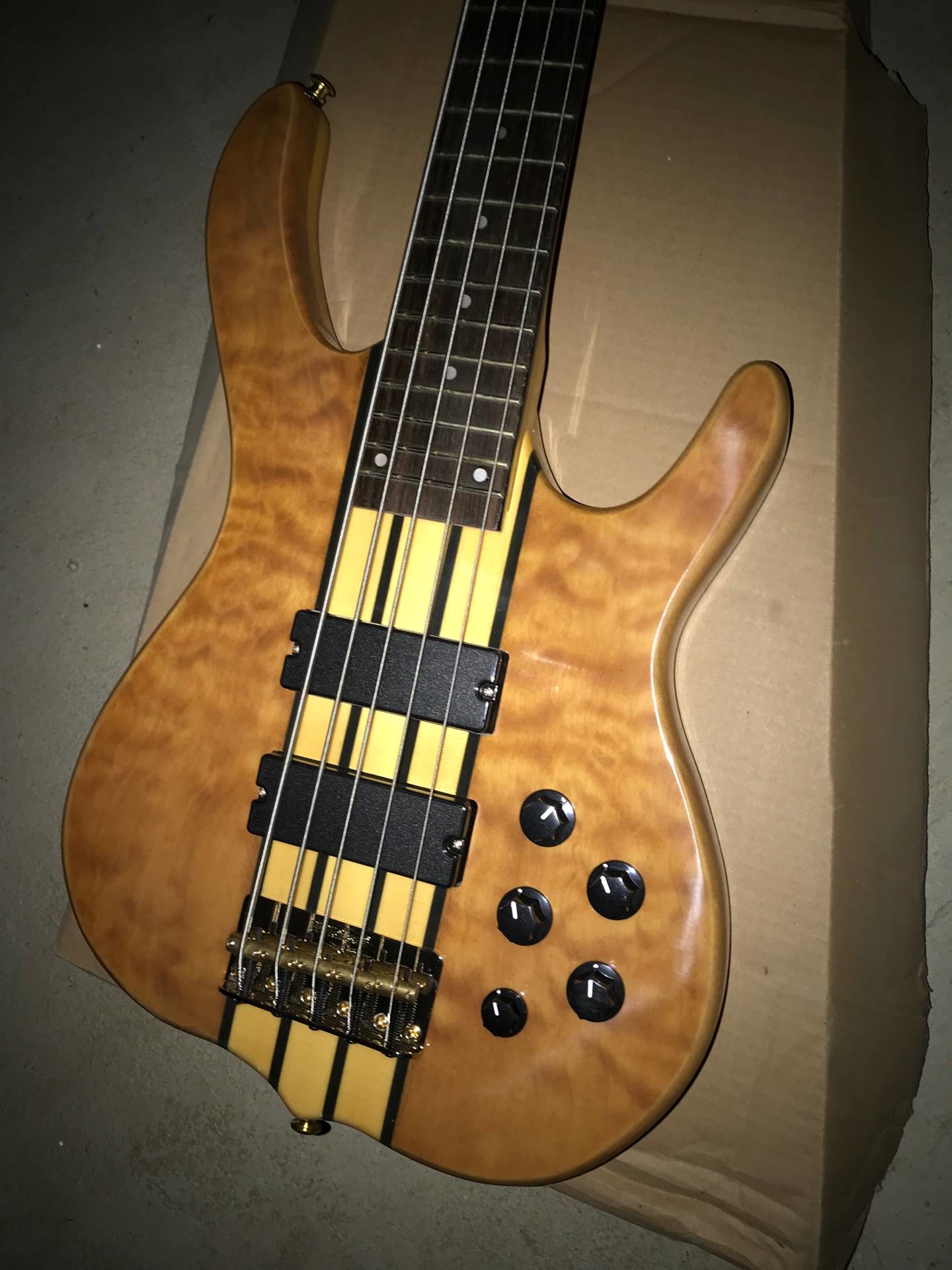 5 Strings Ken bass Smith bass Golden Hardware with Active pickup Burl Top & Back electric guitar Bass