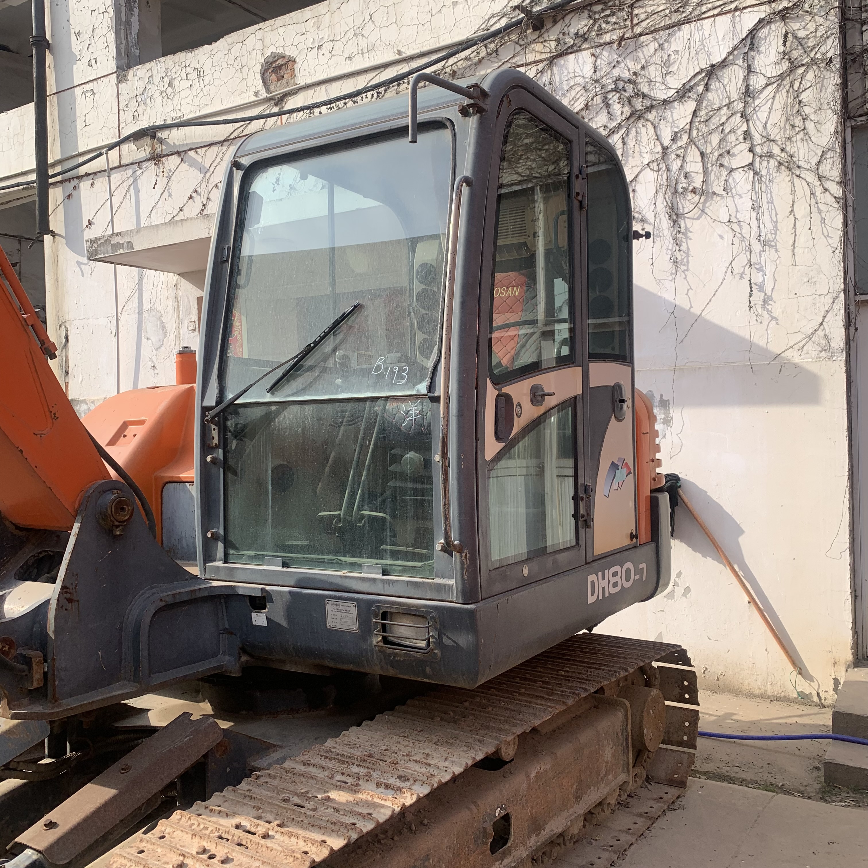 Original Hydraulic Valve Doosan DH80-7 Excavator 8 Ton with 0.28m3 Bucket Capacity