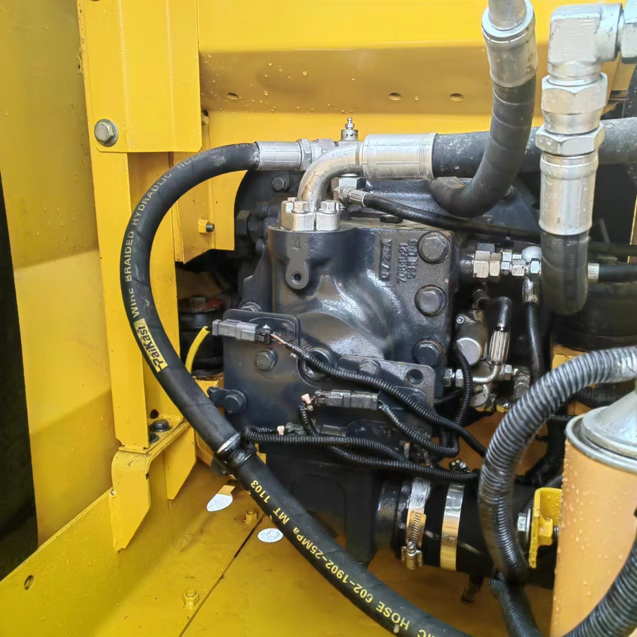 Original Komatsu PC130 Excavator Second-Hand Enclosed Cab Excavator with Original Parts