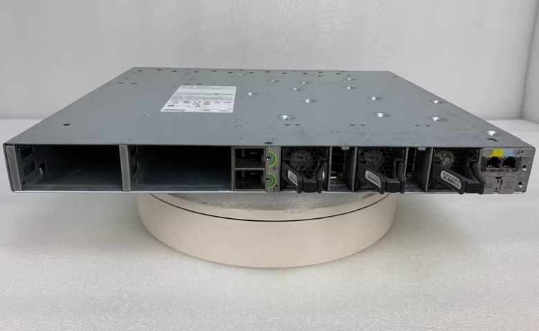 Stock C9300-48U-A Original 48-Port UPOE Switch with Network Advantage Stackable Ethernet SNMP QoS POE Functionality
