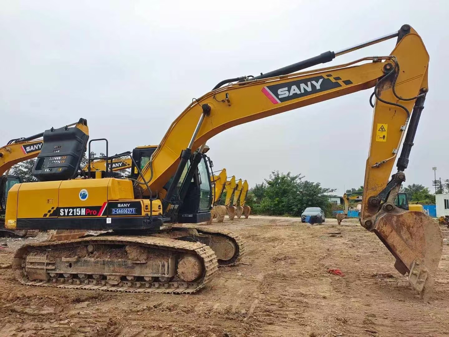 Used Large Excavator Sany 215c Construction Machine With Low Working Hours