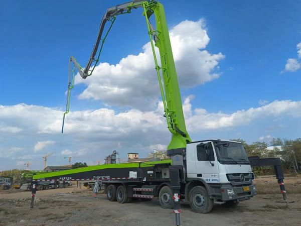 Perfect Renewed Condition 2013 Zoomlion 52m Used Truck Concrete Pump for