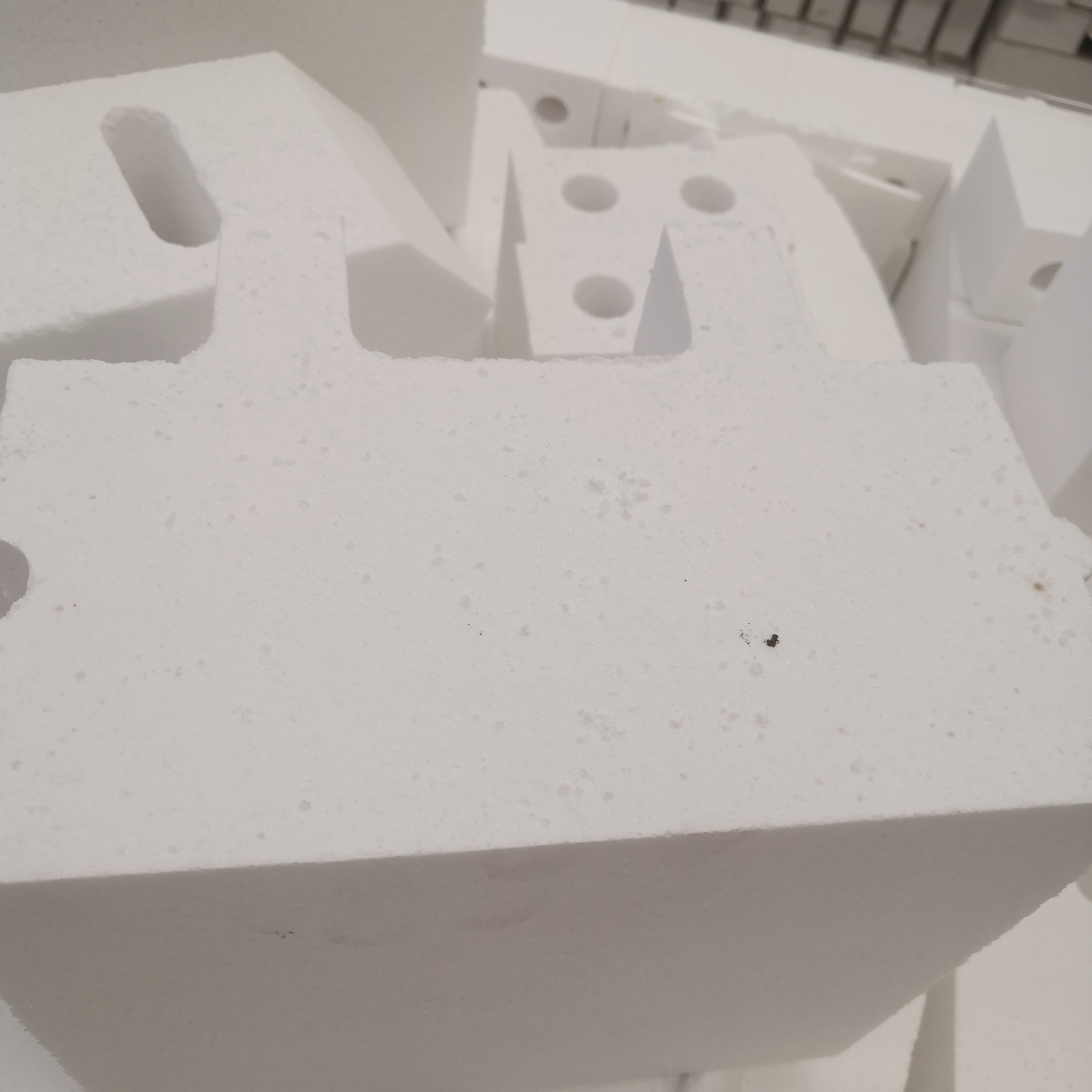 High Alumina Bauxite Carbon Black Furnace High Pure Alumina Mullite Corundum Refractory Brick
