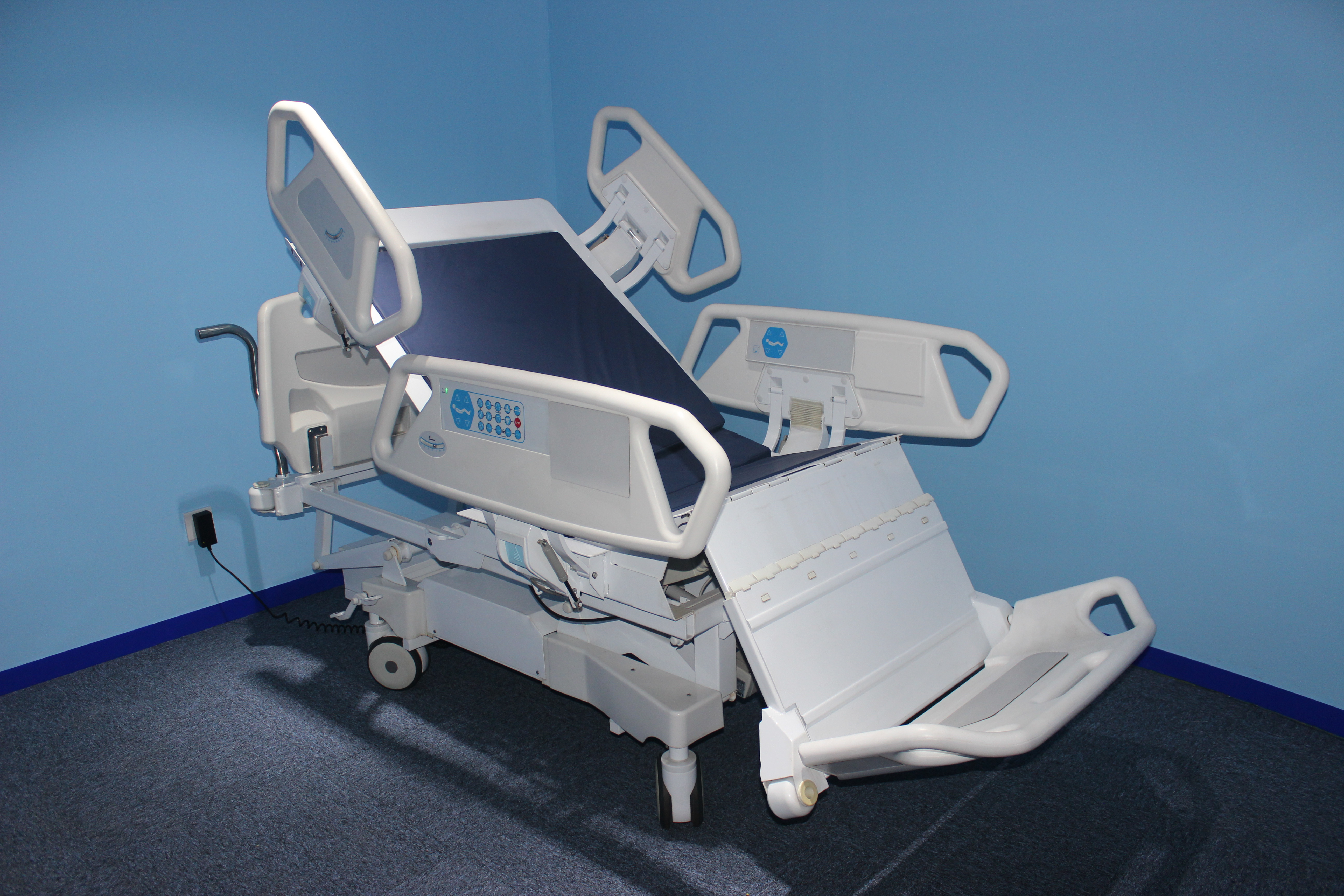 45cm Height Adjustment Electric Hospital Bed 500MM 5 Function Icu Bed ABS Rail