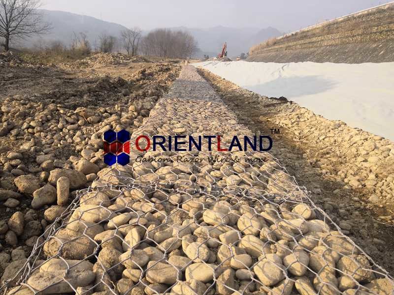 Zinc Al Alloy 80*100mm Woven Mesh Gabion Wire Baskets For River Control